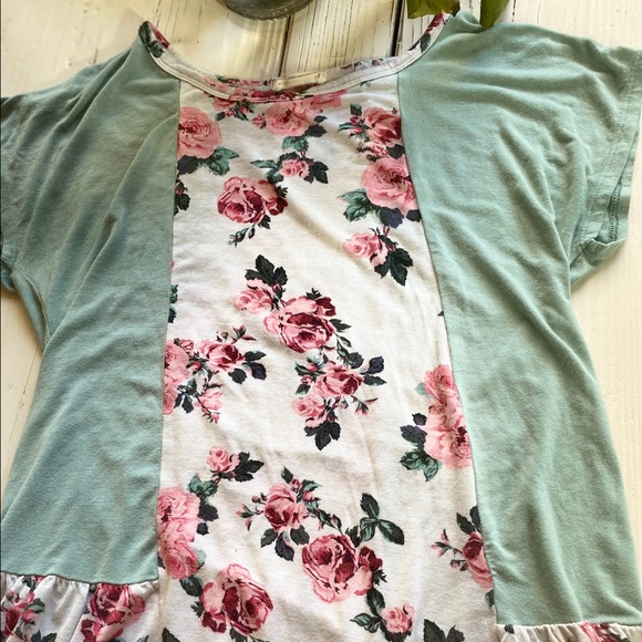 Floral & Mint Tee - Picture 1 of 5